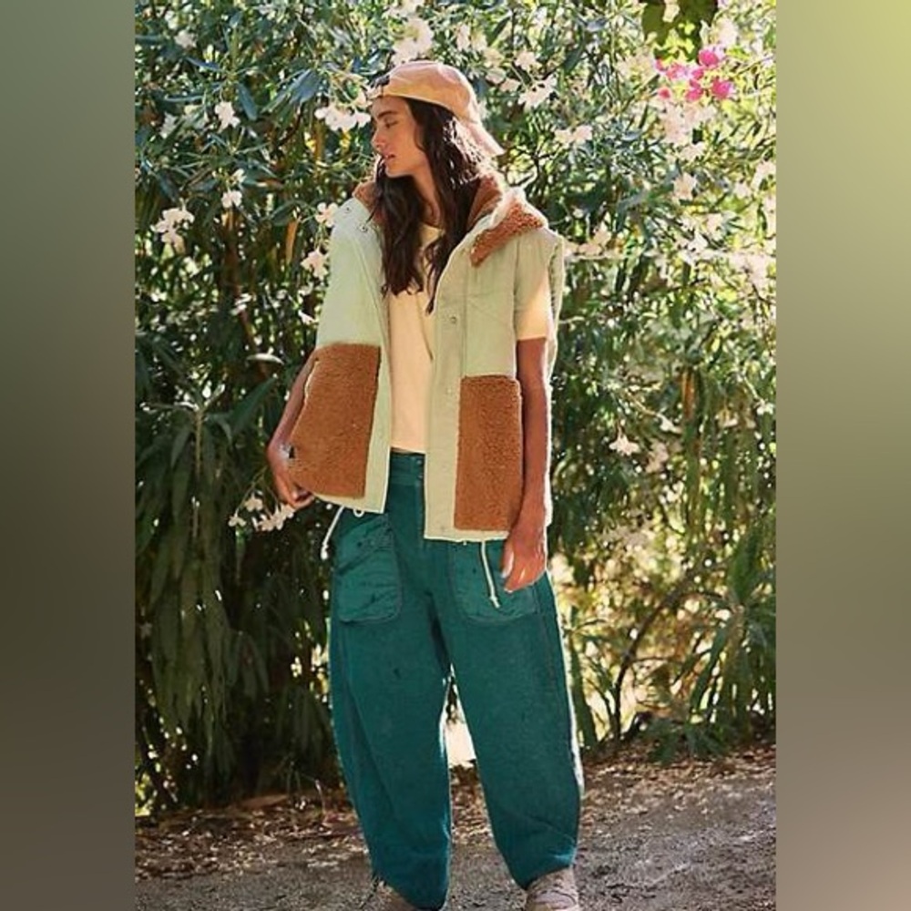 FP Movement NWT Adventure Awaits Fleece Vest Size XSmall in Mint/Amber